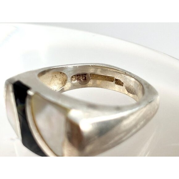 Modernist Mother of Pearl & Black Onyx Sterling Unisex Vintage Ring - sz 5.75 - Picture 4 of 9